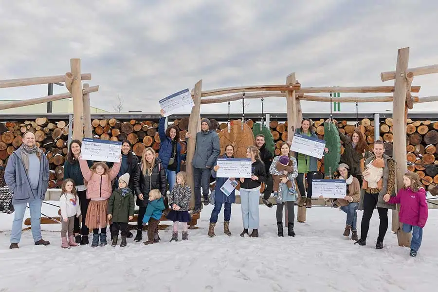 Cinco guarderías de bosque de Algovia reciben contentos la gratificación de navidad de RAPUNZEL One World Organic Foundation. Cinco guarderías de bosque de Algovia reciben contentos la gratificación de navidad de RAPUNZEL One World Organic Foundation.
